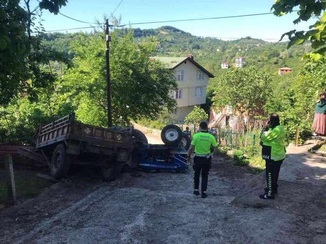 Devrilen traktörün altında kalan sürücü hayatını kaybetti