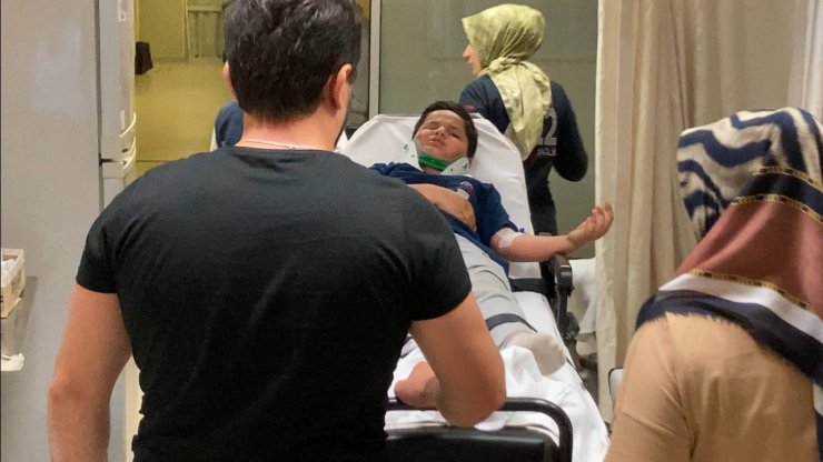 Düğün konvoyundaki cip, bahşiş isteyen çocuğa çarptı