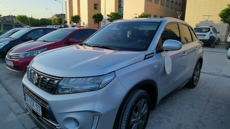 Düğün konvoyundaki cip, bahşiş isteyen çocuğa çarptı