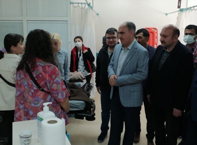 Konya Valisi Özkan, Niğde'deki kazada yaralanan öğrencileri ziyaret etti: