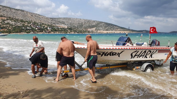 Fırtınada 6 tekne batmaktan son anda kurtarıldı