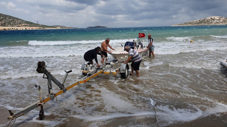Fırtınada 6 tekne batmaktan son anda kurtarıldı
