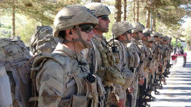 Jandarma düzensiz göçe geçit vermiyor