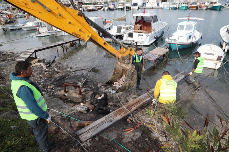 Kaçak ve ruhsatsız iskeleler yıkılıyor