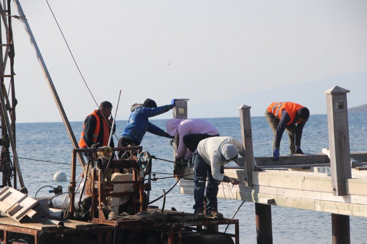 Kaçak ve ruhsatsız iskeleler yıkılıyor
