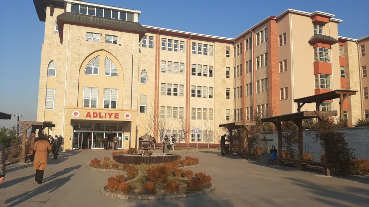 Mahkeme, doktoru tehdit eden öğretmen ve ailesinin sağlık merkezini değiştirdi