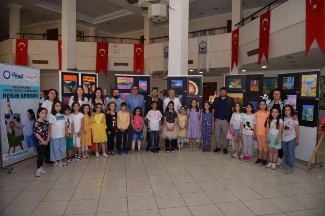 Minik ressamların eserleri görücüye çıktı