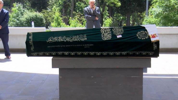 Ölü bulunan diş hekimi son yolculuğuna uğurlandı