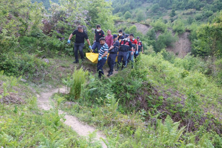 Ormanlık alanda kimliği belirsiz erkek cesedi bulundu