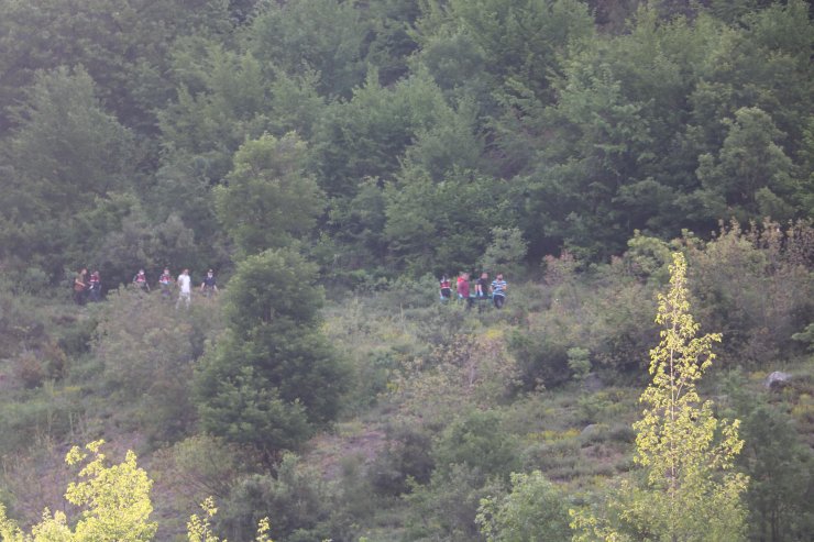 Ormanlık alanda kimliği belirsiz erkek cesedi bulundu