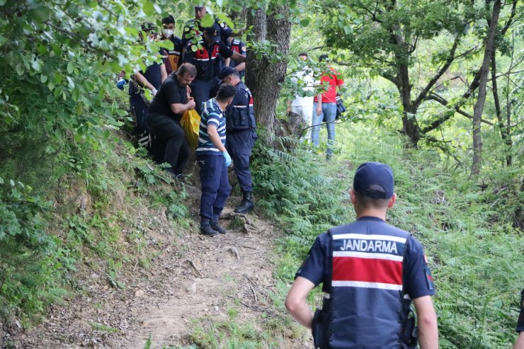 Ormanlık alanda kimliği belirsiz erkek cesedi bulundu