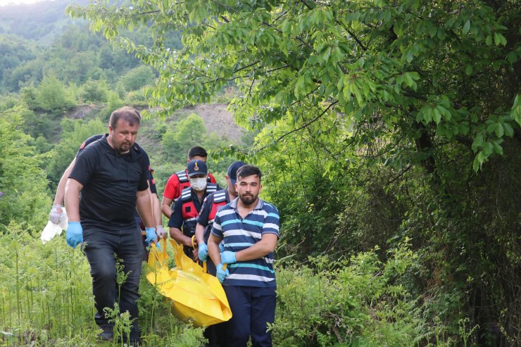 Ormanlık alanda kimliği belirsiz erkek cesedi bulundu