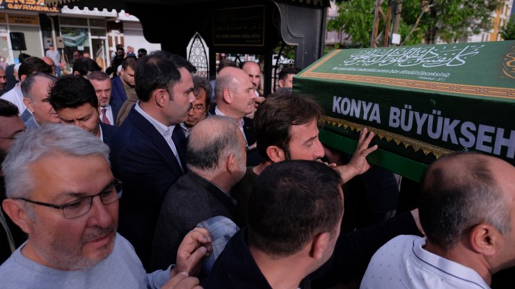 Otobüs kazasında ölen üniversiteli İlayda Konya'da toprağa verildi