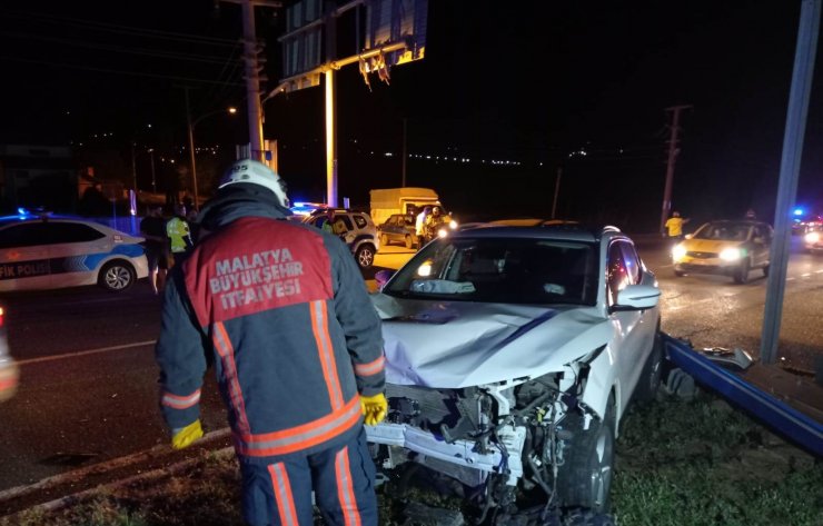 Otomobil ile hafif ticari araç çarpıştı; 7 yaralı