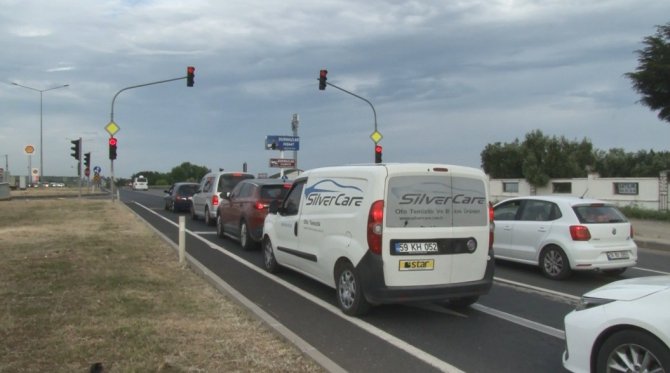 Tekirdağ-İstanbul yolunda dönüş yoğunluğu