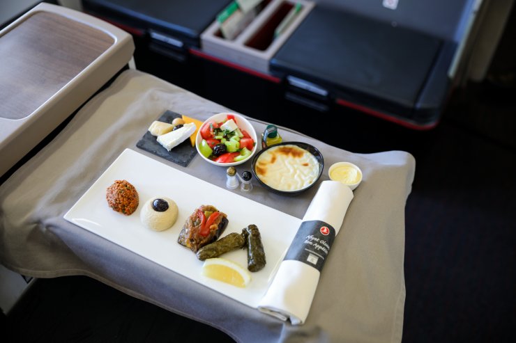 THY, Türk yemeklerini yabancı yolcularının beğenisine sunacak