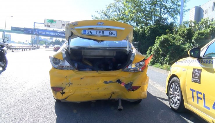 Tünelde taksiye çarpan otomobil takla attı