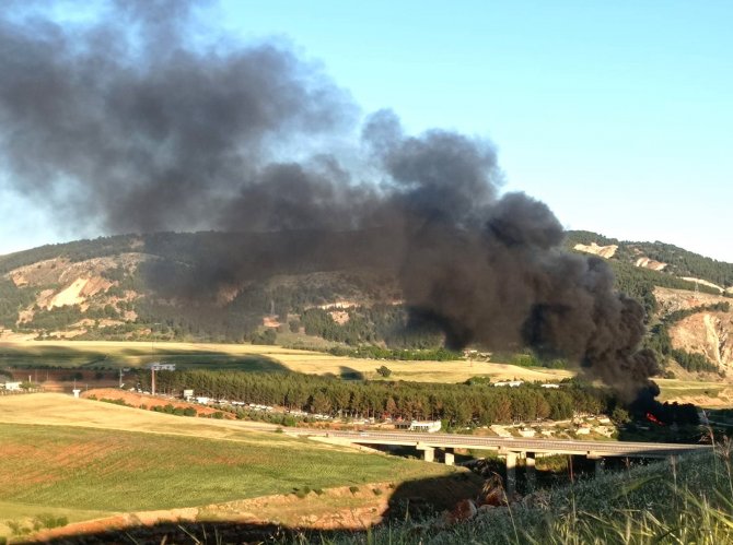 Yapay şelale alev alev yandı