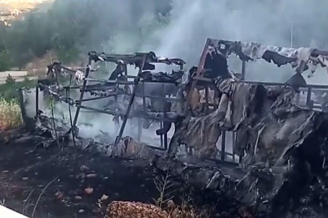 Yapay şelale alev alev yandı