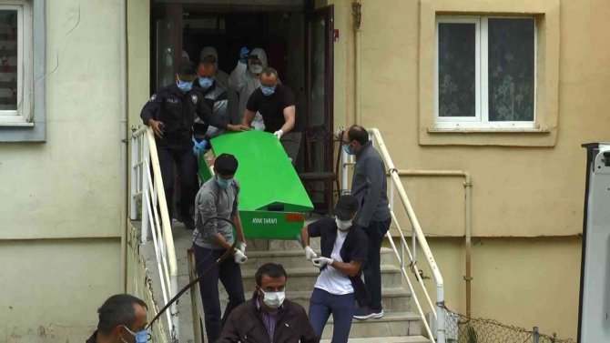 Yaşlı adam evinde ölü olarak bulundu