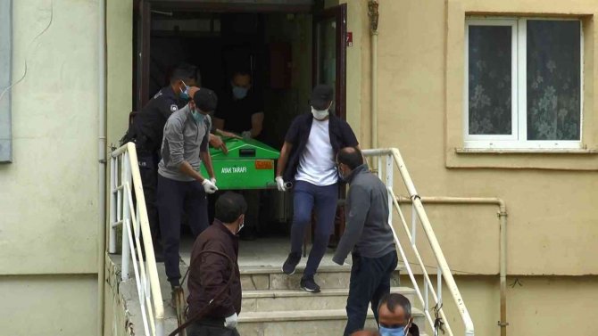 Yaşlı adam evinde ölü olarak bulundu