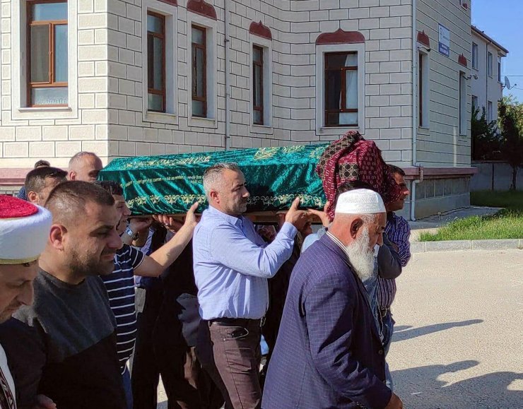 Annesinin bıçaklayarak öldürdüğü Ela Nur, toprağa verildi