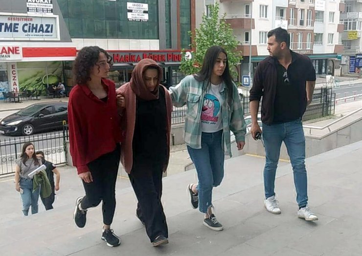 Annesinin bıçaklayarak öldürdüğü Ela Nur, toprağa verildi