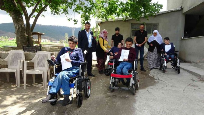 Engelli 4 kardeşin akülü tekerlekli sandalye hayali gerçek oldu