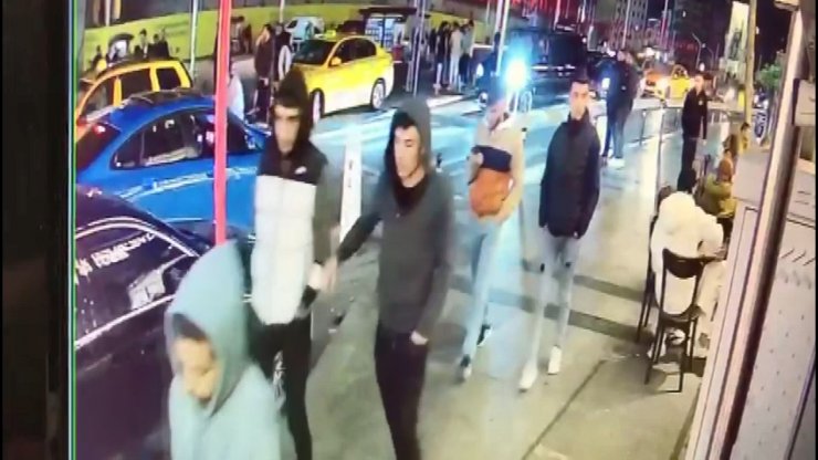 İngiliz turisti bıçaklayarak gasp eden 4 kişi yakalandı