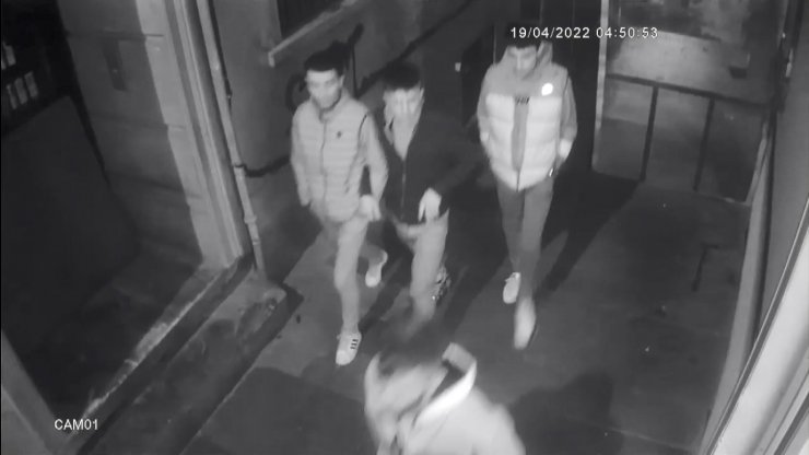 İngiliz turisti bıçaklayarak gasp eden 4 kişi yakalandı