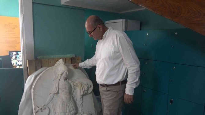 Paha biçilmez ’Baş Melek Mikail’ kabartması arkeoloji müzesinin gözdesi olacak