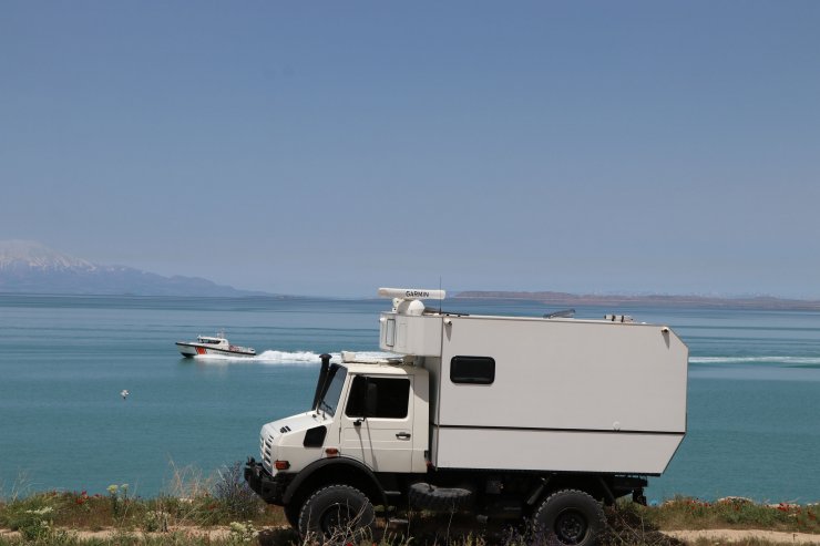 Sahil Güvenlik ekipleri, Van Gölü'nde kaçak göçmenlere geçit vermiyor