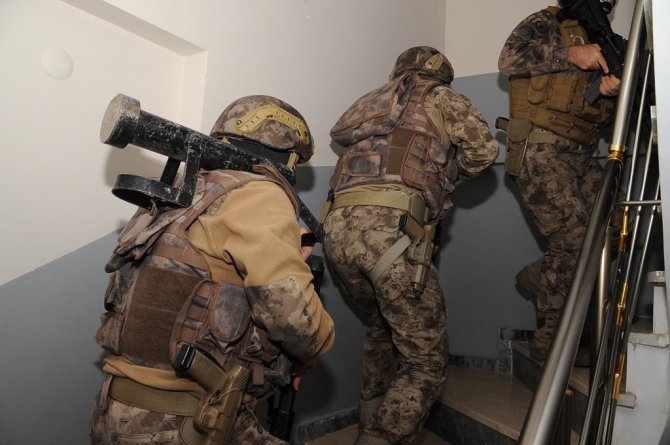 Ucuz konteyner ilanıyla 73 kişiyi dolandırmışlardı, 12 kişi tutuklandı