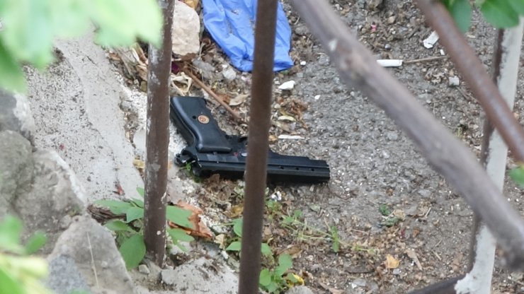 1 çocuk annesi eski arkadaşını öldürüp, intihar etti