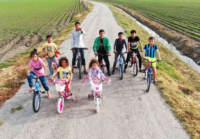 150 çocuğa bisiklet dağıttı