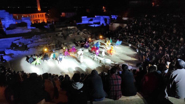 Antik kent tiyatrosu 2 bin yıl sonra seyirci ile buluştu