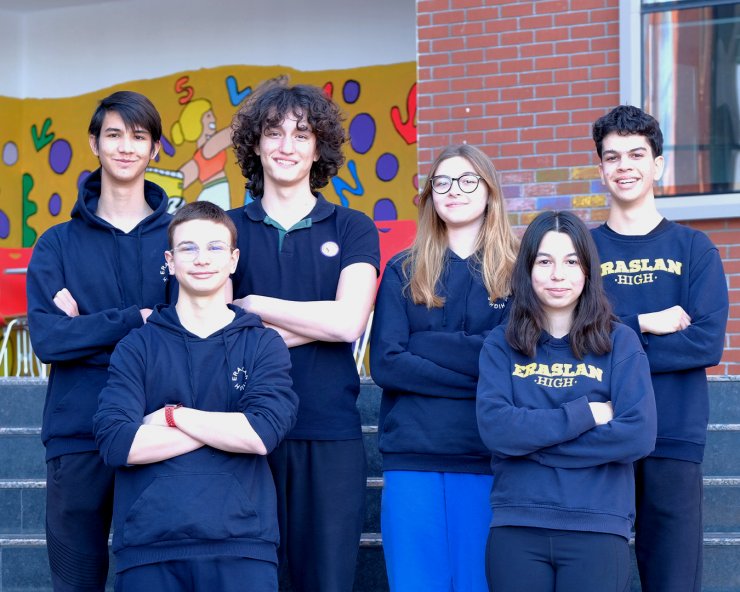 Atık maskeler su geçirmez çantalara dönüştü 