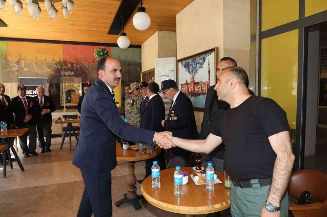 Başkan Altay Karabağlı gazilerle buluştu: Milletimiz bir olduğu sürece başaramayacağımız iş yok