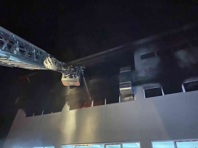Bursa’da korkutan fabrika yangını