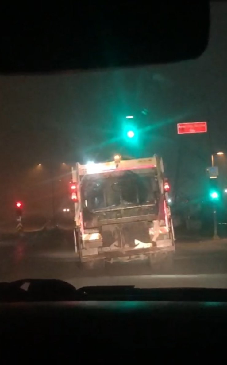 Çöp kamyonunun tehlikeli yolculuğu 