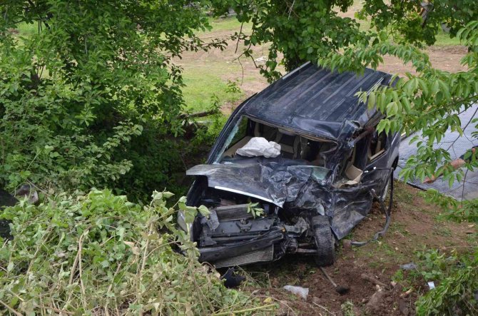 Feci kaza: 2 ölü, 2 yaralı