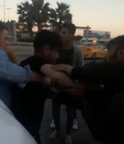 İki grup arasında sopalı yumruklu kavga