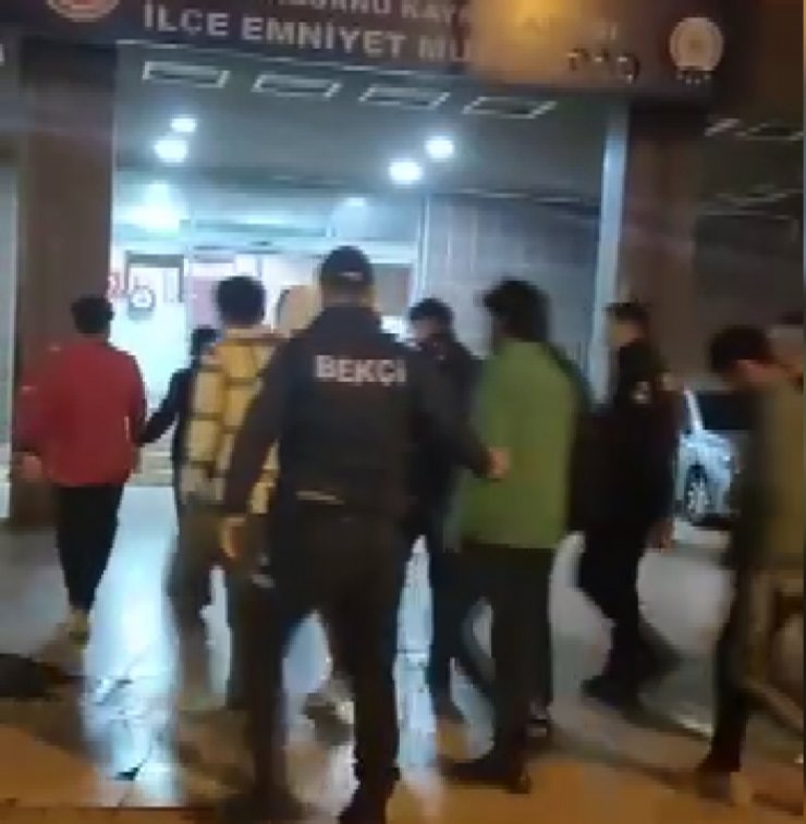 Kaçak göçmen operasyonu: 54 kişi yakalandı