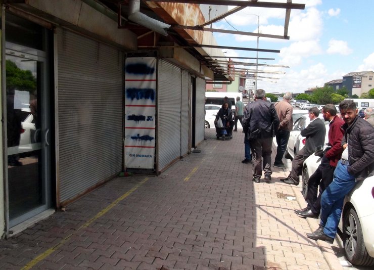 Kahvehanede bıçaklı kavga: 1 ölü