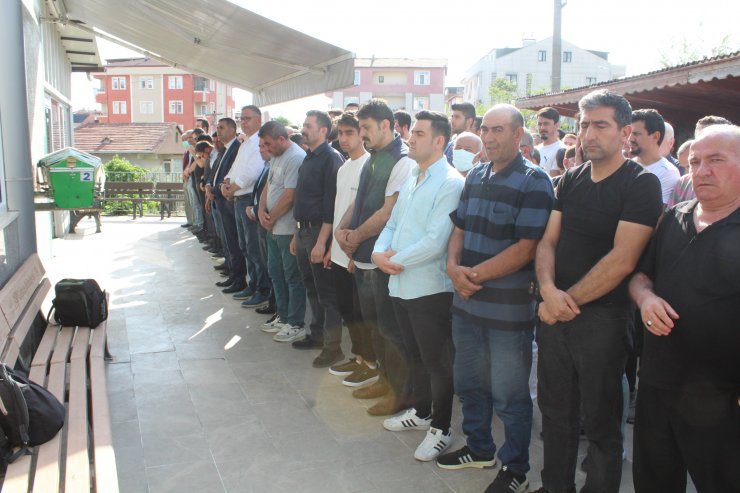 Kamyonun kameriyeye çarptığı kazada yaralanan Ayşenur, kurtarılamadı