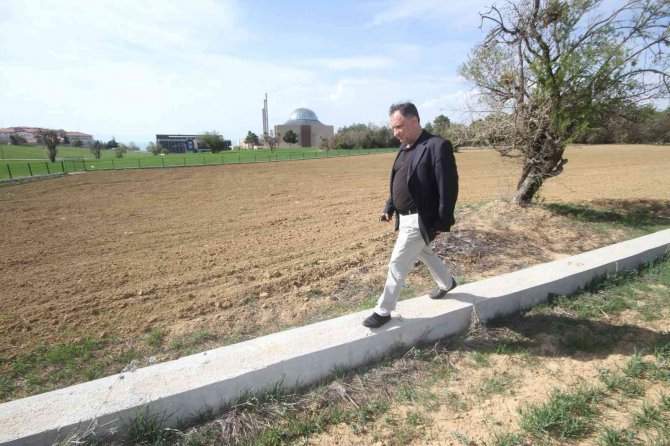 Konya'da tarlasından tel örgüleri çalınan tarla sahibinden hırsızlara ilginç teklif