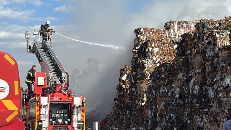 Kütahya'da kağıt fabrikasında yangın 