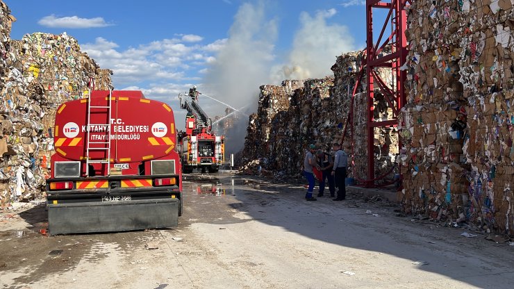 Kütahya'da kağıt fabrikasında yangın 
