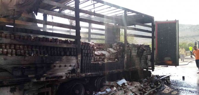 2 tırda çıkan yangın hasara neden oldu