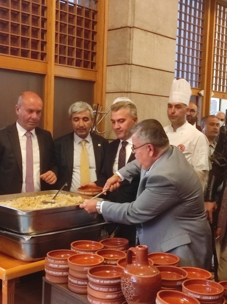 AK Parti'li Yağcı, Bilecik'in fetih yıl dönümü için pilav dağıttı